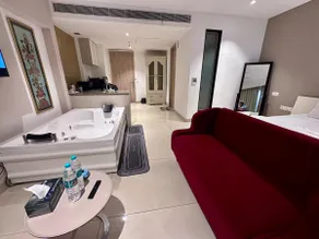 High Rise Private Jacuzzi, White Elegance Floor 11 - Image 3