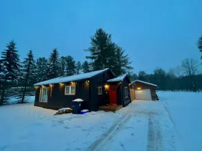 Cozy Hot Tub Cottage Escape - Image 4
