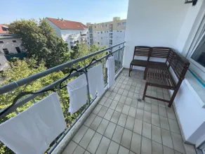 Stylish city apartment with balcony / parking space - Image 3
