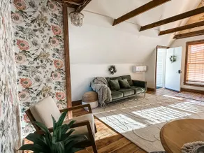 The Loft, peaceful, one-of-kind, pool access - Image 3