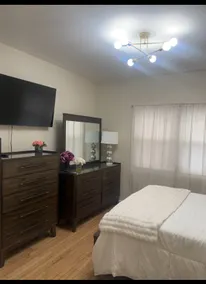 Modern Cozy Apartment•15 min to NYC•Near EWR+Train - Image 4