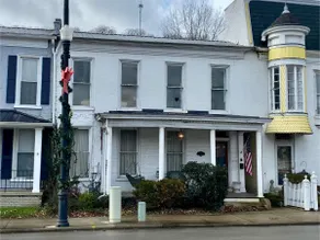 Historic downtown townhouse - Image 2