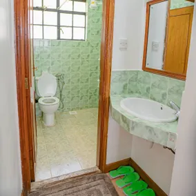 Spacious 2BR in Westlands Near Sarit Centre - Image 5