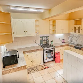 Spacious 2BR in Westlands Near Sarit Centre - Image 2