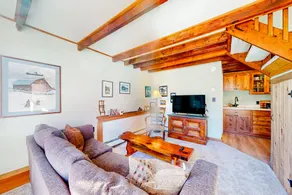 2-story 2BR near skiing with fireplace & deck - Image 2