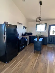 Little house at tilted ranch - Image 5