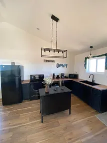 Little house at tilted ranch - Image 4