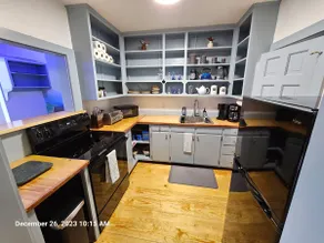 Andrew Peter's Block Apartment 3 - Image 5