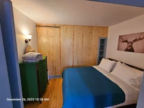 Andrew Peter's Block Apartment 3 - Image 2