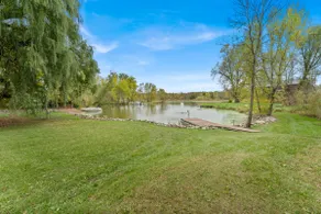 Lakeside Party House & Rustic Garage -sleeps 40 - Image 4