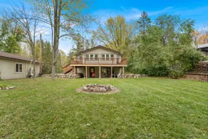Lakeside Party House & Rustic Garage -sleeps 40 - Image 5