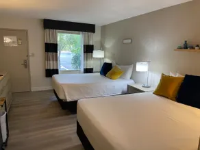 Heated Pool, King Bed, Bunk Bed, Huge TV, Marina, Tiki Bar & Grill - Image 4