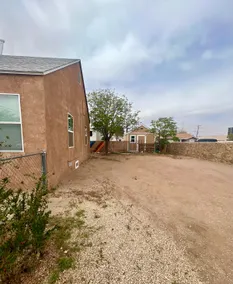 2 bed with W/D, pets ok, 5 min to Farmers Market - Image 5