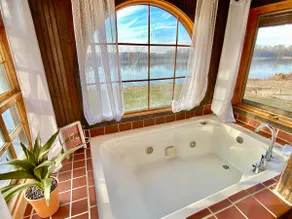 Riverfront Boho Penthouse-Loft•Jacuzzi•Balcony - Image 3