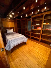 Riverfront Boho Penthouse-Loft•Jacuzzi•Balcony - Image 4
