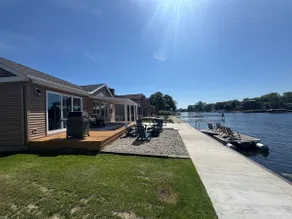 River Trail Retreat by the Bay - Image 4
