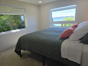 Waterview Escape with Ferry & Sunset Views - Image 5