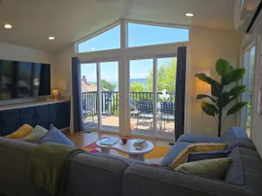 Waterview Escape with Ferry & Sunset Views - Image 3