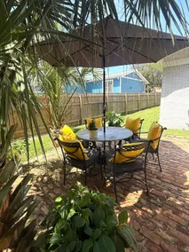 CASA BELLA, 4 bed/ 2 bath 8 min from Beach w/ POOL - Image 5