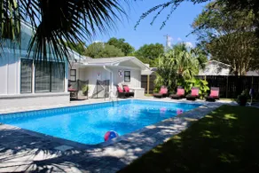 CASA BELLA, 4 bed/ 2 bath 8 min from Beach w/ POOL - Image 2
