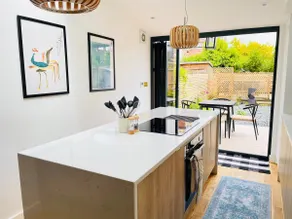 Stylish Townhouse - Image 3