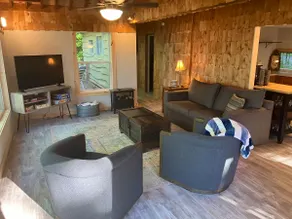 Hudson's Lakefront Cottage - Image 2