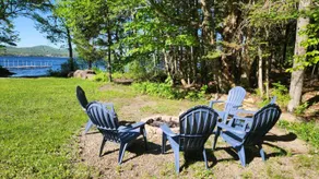 Hudson's Lakefront Cottage - Image 3