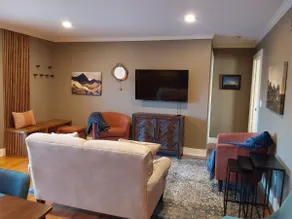 Cozy Downtown Apartment - Image 4