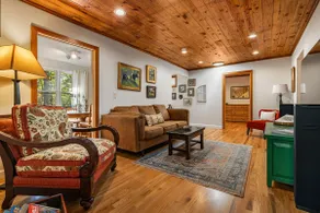 Farmhouse in private setting close to town - Image 2