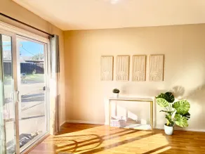 20% OFF! Chic Home with Expansive Backyard - Image 4