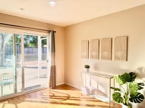 20% OFF! Chic Home with Expansive Backyard - Image 5