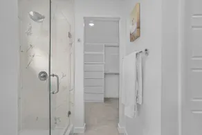 Stylish New Laredo Home - Image 5