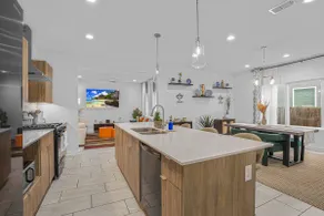 Stylish New Laredo Home - Image 2