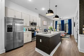 Poolside Suite / Walk to Broadway / Parking Avail - Image 3