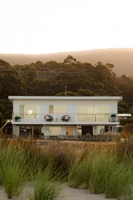 The Joneses- luxury beachfront home for two - Image 4