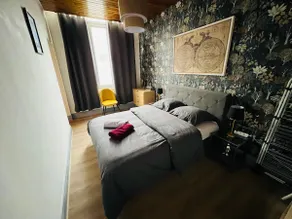 Artists · 2-Bed Apartment · 60 m² · 3 min to the train station - Image 3
