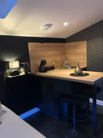 *Luxury suite and hot tub* - Image 5