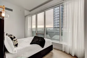 Beautiful one bedroom downtown Condo with pool and free parking - Image 2
