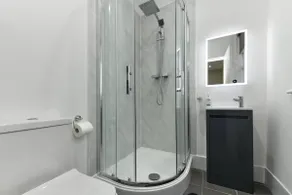 Luxury city centre studio. - Image 4