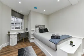 Luxury city centre studio. - Image 2