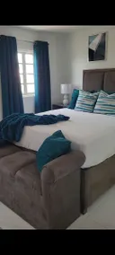 Luxe Condo: central, secure space - Image 2
