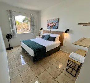3-Bedroom Apartment | Sleep 6 | Family or Business - Image 3