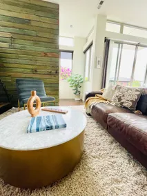 Luxe Mod City Home +Hot Tub+Parking+AC+Bag storage - Image 2