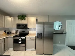 Newly Renovated Lovely Home - Image 4