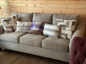 Lumber Jack Cabin Is cozy over look a nice lake. - Image 2