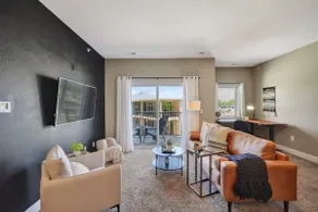 Luxe, First Floor Suite with Garage & Balcony - Image 4