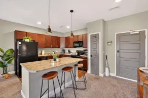 Luxe, First Floor Suite with Garage & Balcony - Image 2