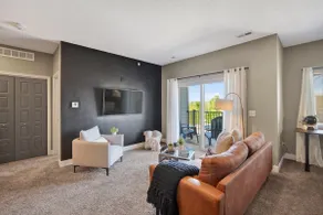 Luxe, First Floor Suite with Garage & Balcony - Image 2