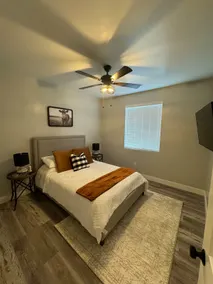 Monroes Place with Private Yard - Image 3
