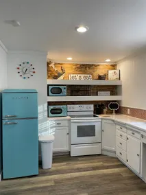 Retro Retreat - Image 5